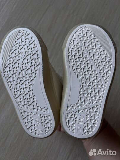 Кроссовки zara