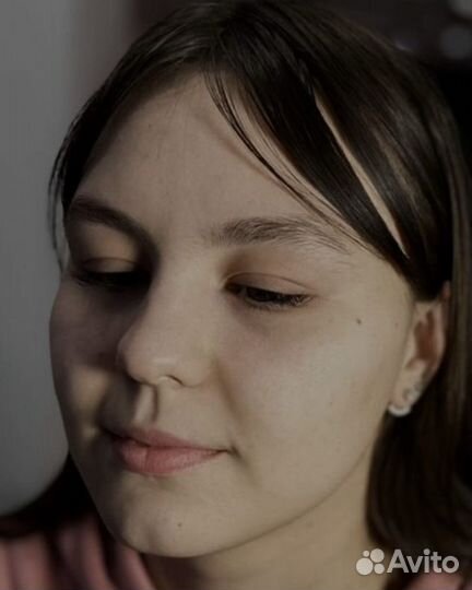 Модель на брови