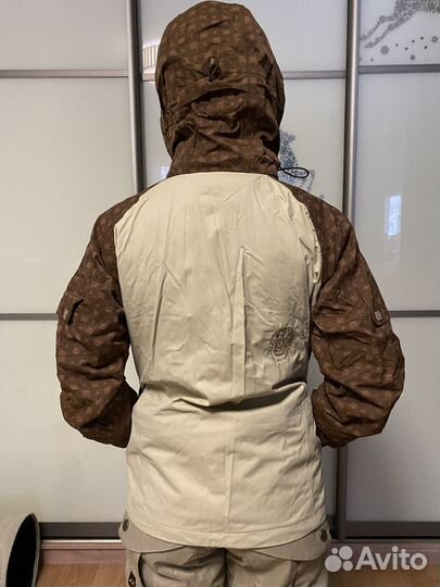 Сноубордическая куртка женская Nitro