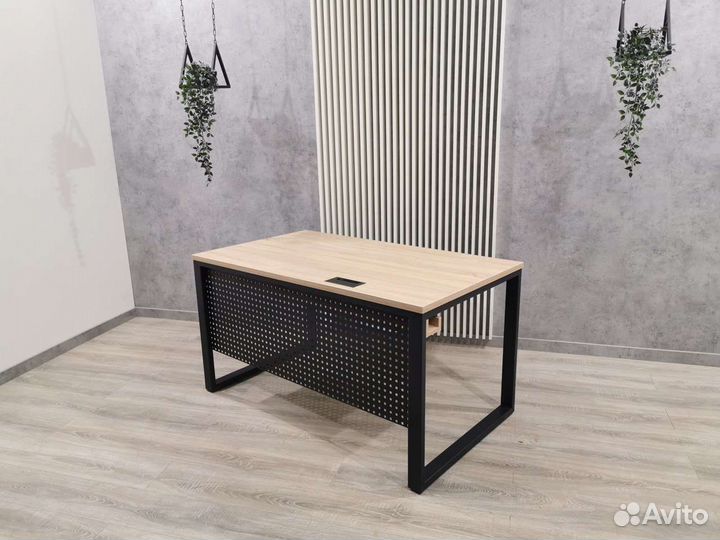 Стол офисный в стиле лофт