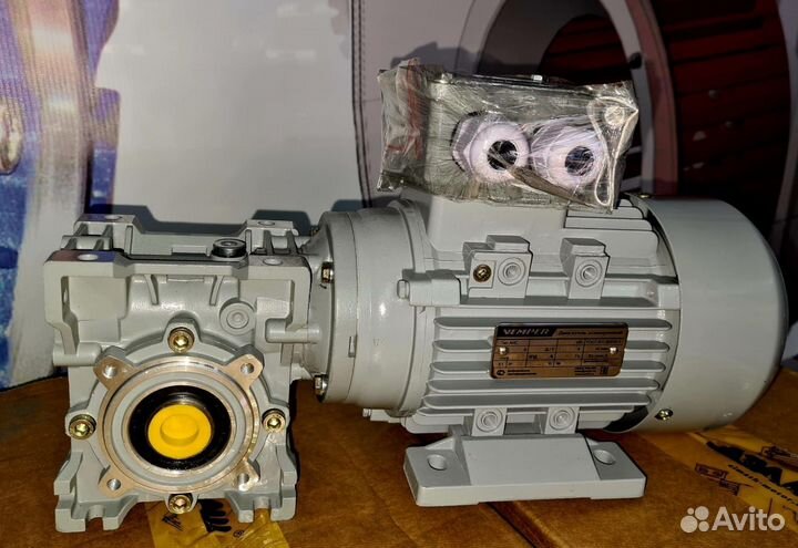 Редуктор с двигателем nmrv040-30-45об 0.18квт 380в