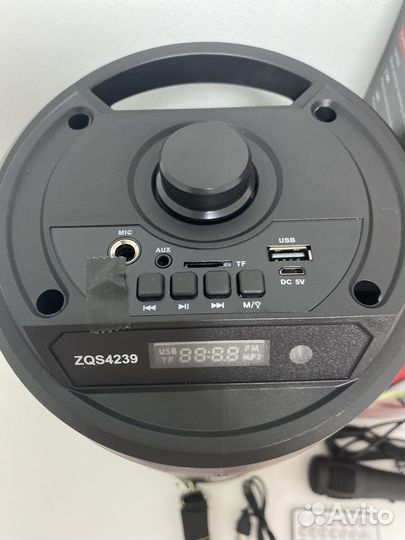 Портативная колонка bluetooth микрофон Новая