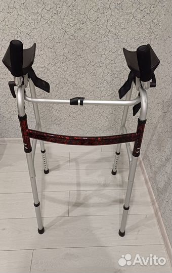 Ходунки для инвалидов с опорой