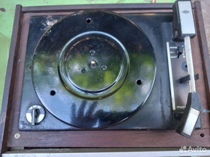 Виниловый проигрыватель