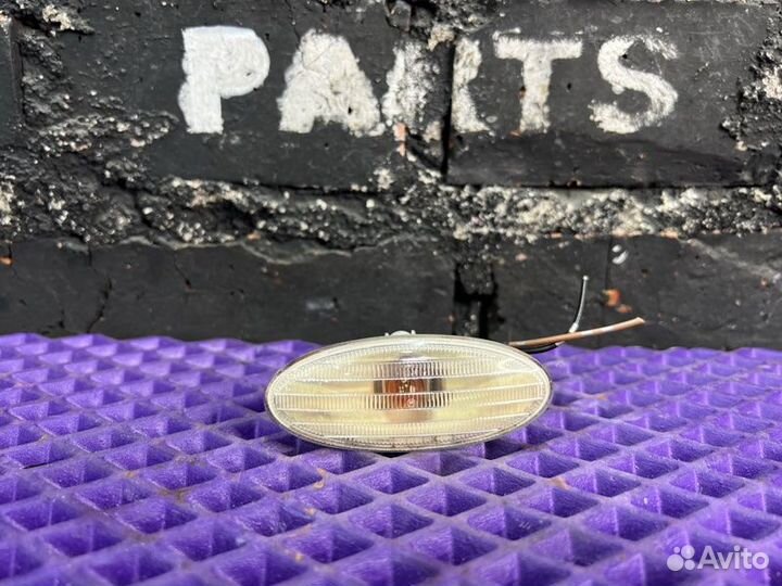 Повторитель поворота в крыло Nissan X-Trail