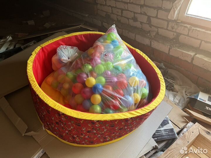 Сухой бассейн с шариками