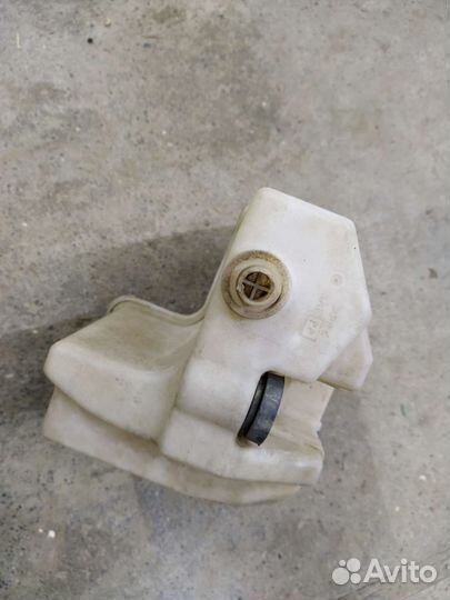 Бачок омывателя Ниссан