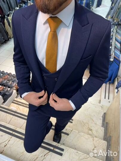 Костюм мужской тройка 52
