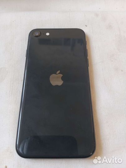 iPhone SE, 64 ГБ
