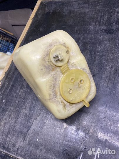 Бачок омывателя W124 Mercedes 1248690220