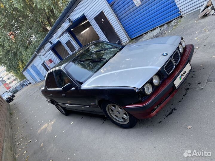 BMW 5 серия 2 МТ, 1995, битый, 299 999 км