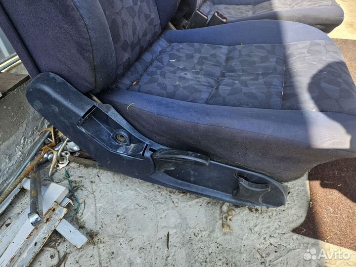 Сиденья с мерса 124