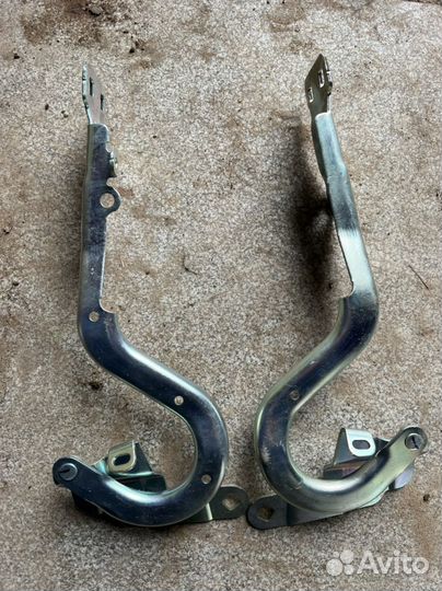 Петля капота правая левая Renault Kaptur