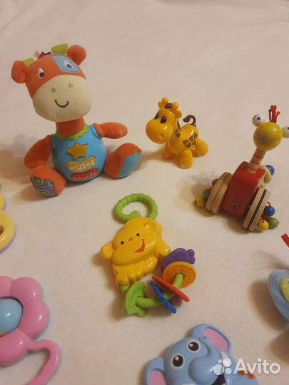 Игрушки, погремушки, пищалки