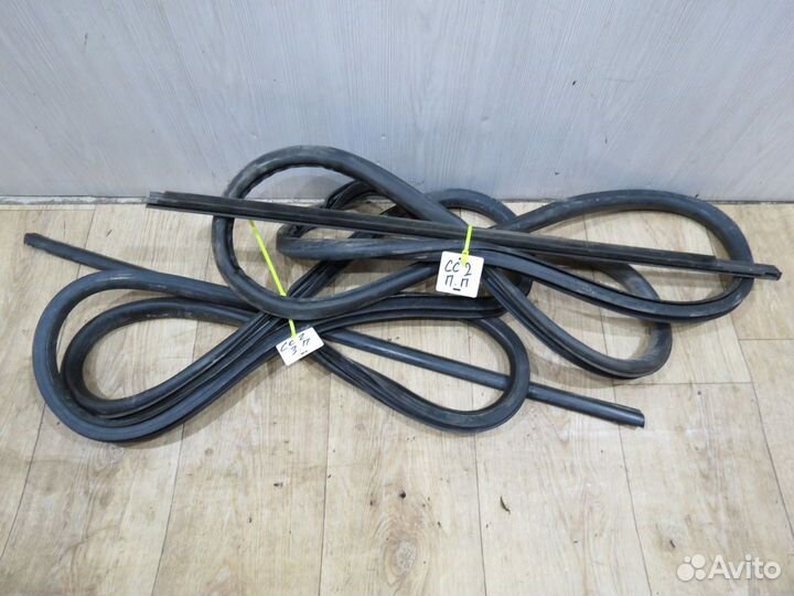 Уплотнитель двери Chevrolet Cruze