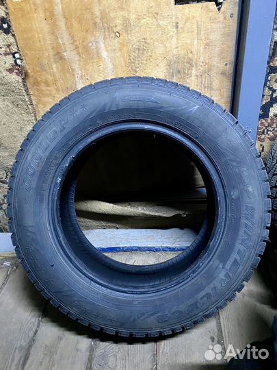 Dunlop SP Winter Ice 02 215/60 R16