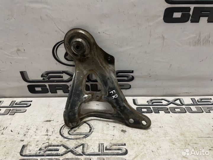 Крепление балки подвески переднее правое Lexus