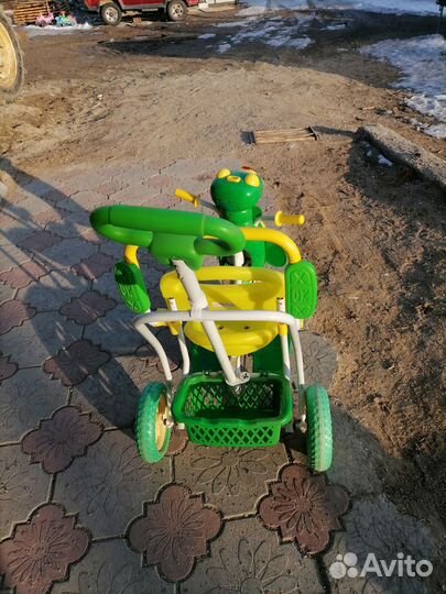 Велосипед трёхколёсный с ручкой