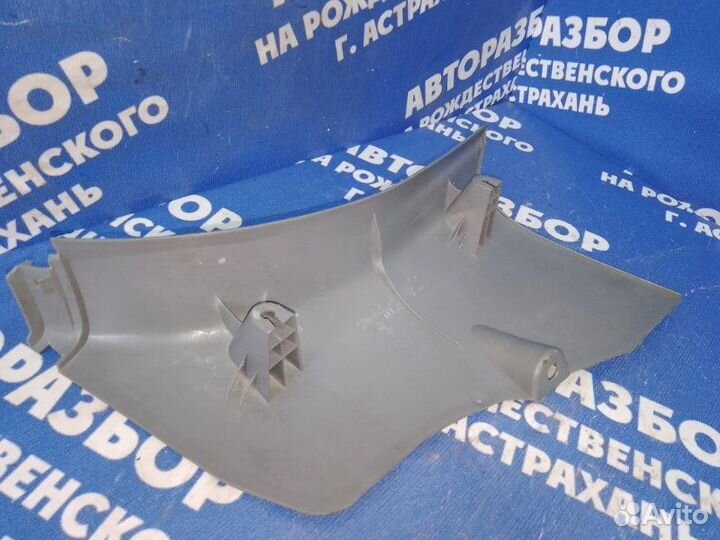 Пластик салона. Toyota Noah минивен 1AZ-FSE 2004