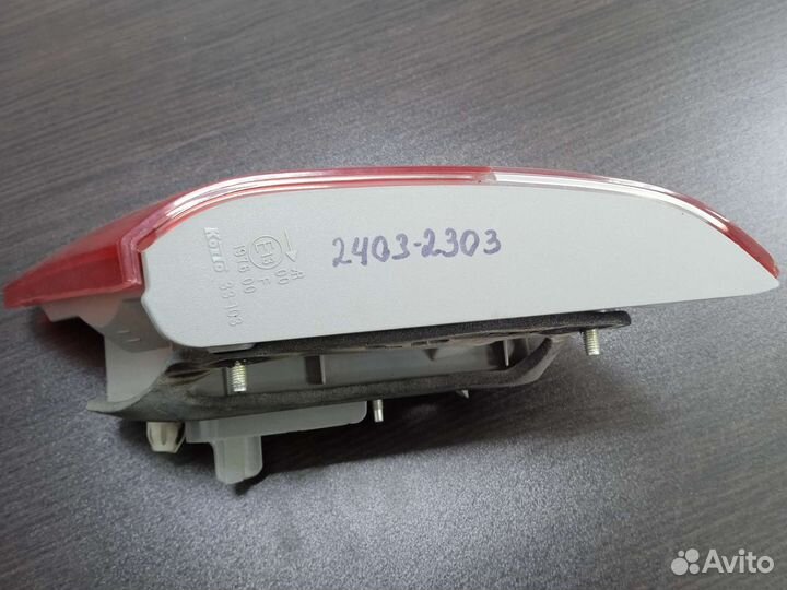 Фонарь на крышке багажника правый Toyota Camry v40