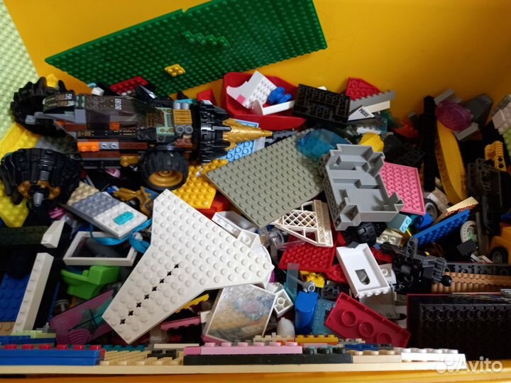 Lego детали россыпью много)