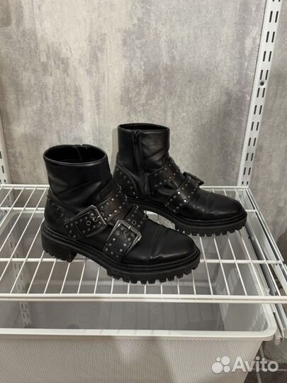 Ботинки демисезонные с металлическими ремнями