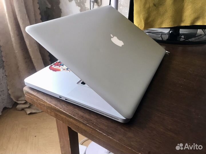Ноутбук Apple Macbook Pro 17