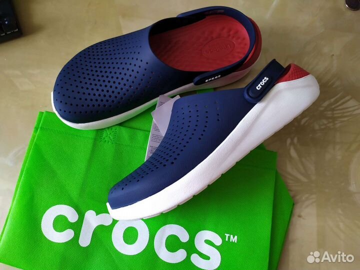 Темно-синий сабо crocs literide