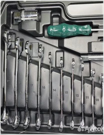 Набор ручных инструментов 121 предмет. Новый