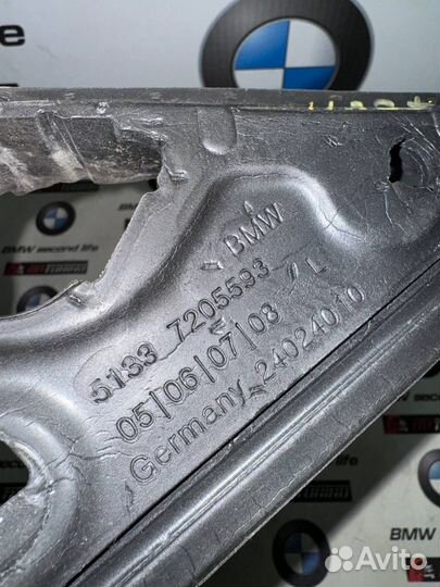 Уплотнитель треуг накл зеркала Л Наруж 51337205593