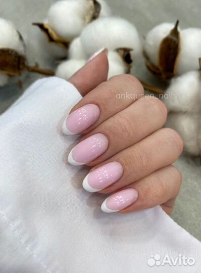 Маникюр в студии