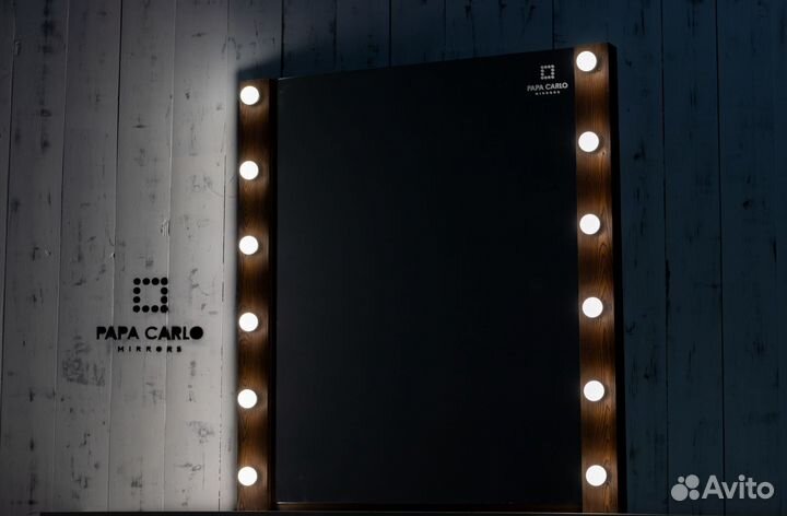 Гримерное зеркало с лампами