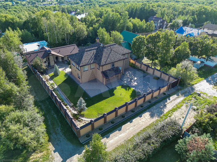 Дом 380 м² на участке 16 сот.