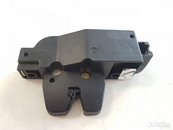 Замок крышки багажника