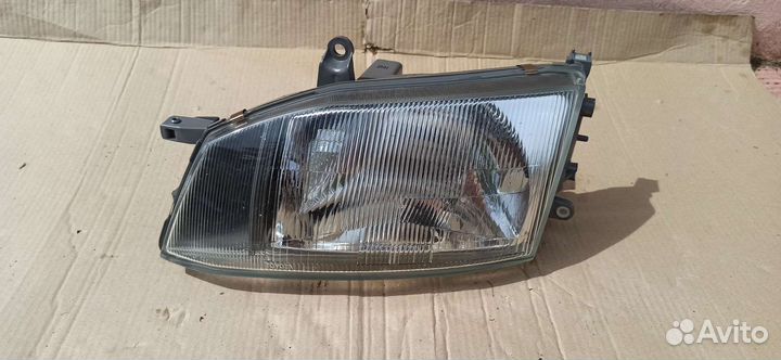 Фара Левая Оригинал Toyota Hiace XH10