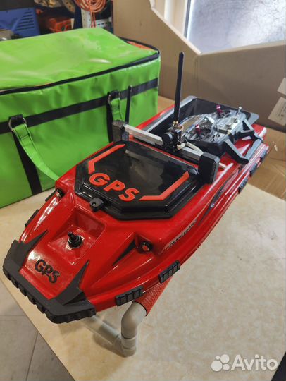 Прикормочный кораблик uniвоат с эхолотом,камерой