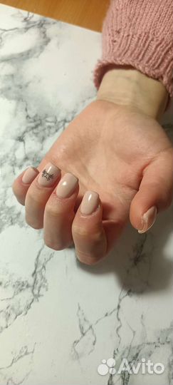 Модель на маникюр