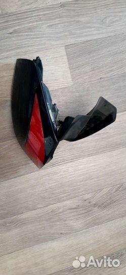 Peugeot 5008 левый задний фонарь (9811028080)