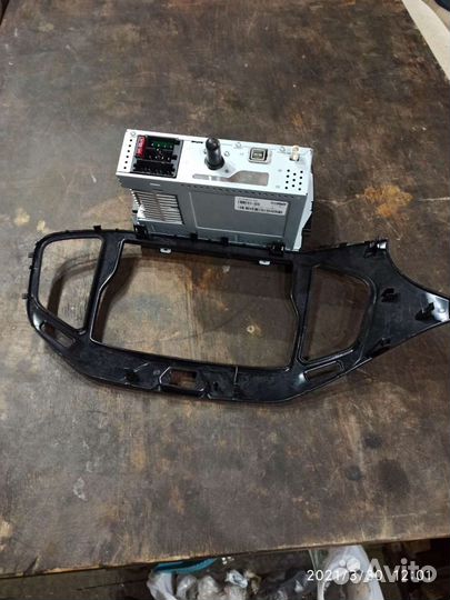 Оригинальная магнитола LADA Vesta