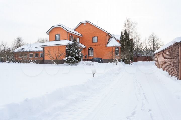 Дом 640 м² на участке 45 сот.