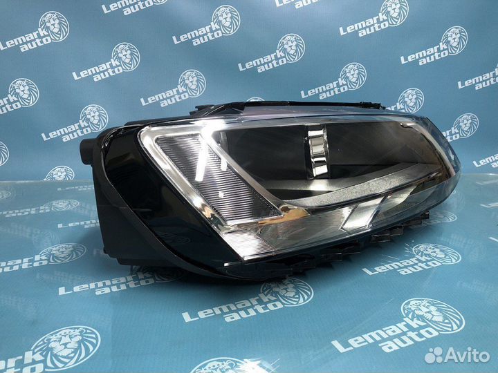 Фара правая Volkswagen Jetta 6