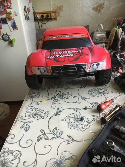 Машина на радиоуправлении kyosho