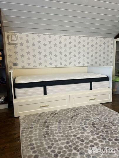 Кровать детская с матрасом