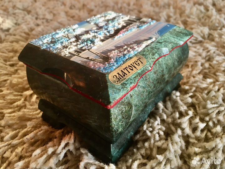 Шкатулка из змеевика