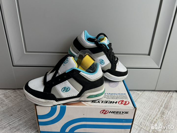 Кроссовки на роликах heelys