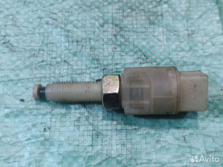 Концевик педали тормоза Volkswagen Passat B5