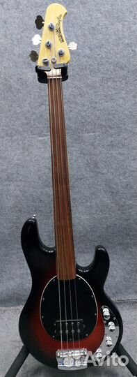 Music Man StingRay 3 Fretless USA безладовый