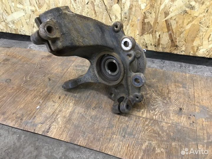 Цапфа передняя левая Ford Focus 3 седан 1.6 2012