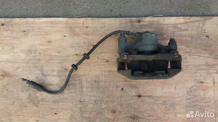 Суппорт передний левый Mercedes Vito W638 96-03г