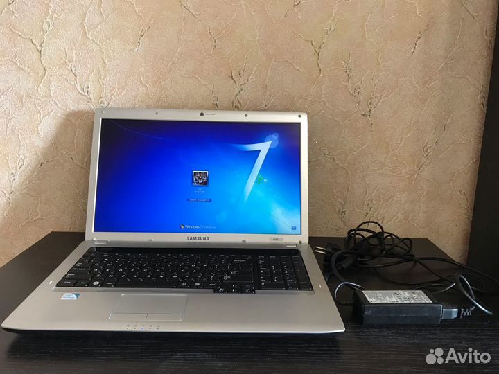 Ноутбук Samsung R730 Red 17.3 Дюйма